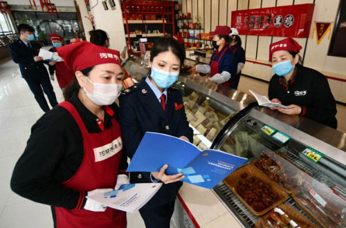 遼寧稅務(wù)創(chuàng)新服務(wù) 線上宣傳與線下服務(wù)融合，美甲服務(wù)點亮稅收宣傳月新模式